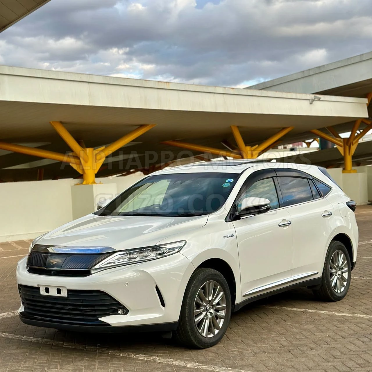Toyota Harrier Hybrid 2019 for Sale in Nairobi